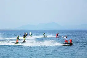  凌云赛场斗志昂扬 